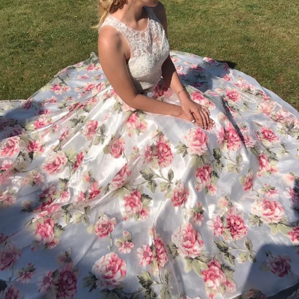 Prom Dress - Picture 2 of 4